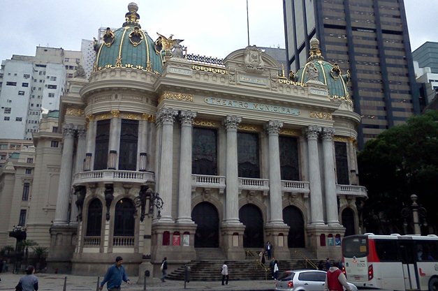 Theatro Municipal comemora 102 anos